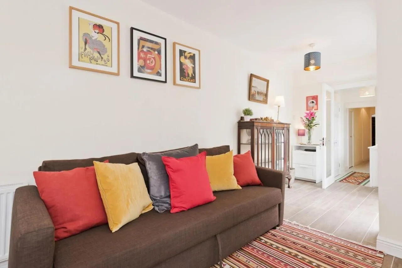 Charming Riverside Apartment - Minutes From City Dublin