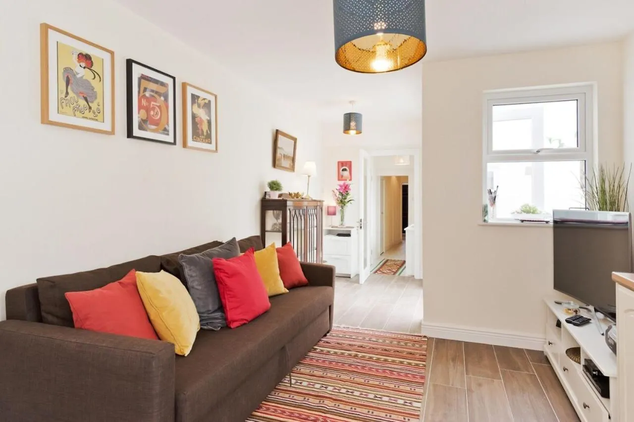 Charming Riverside Apartment - Minutes From City Dublin