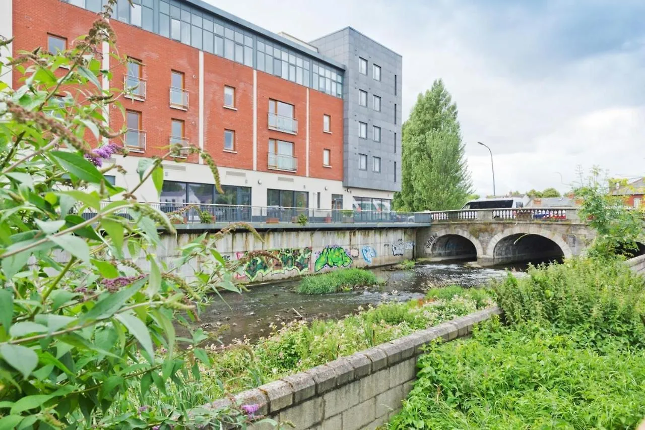 Charming Riverside Apartment - Minutes From City Dublin