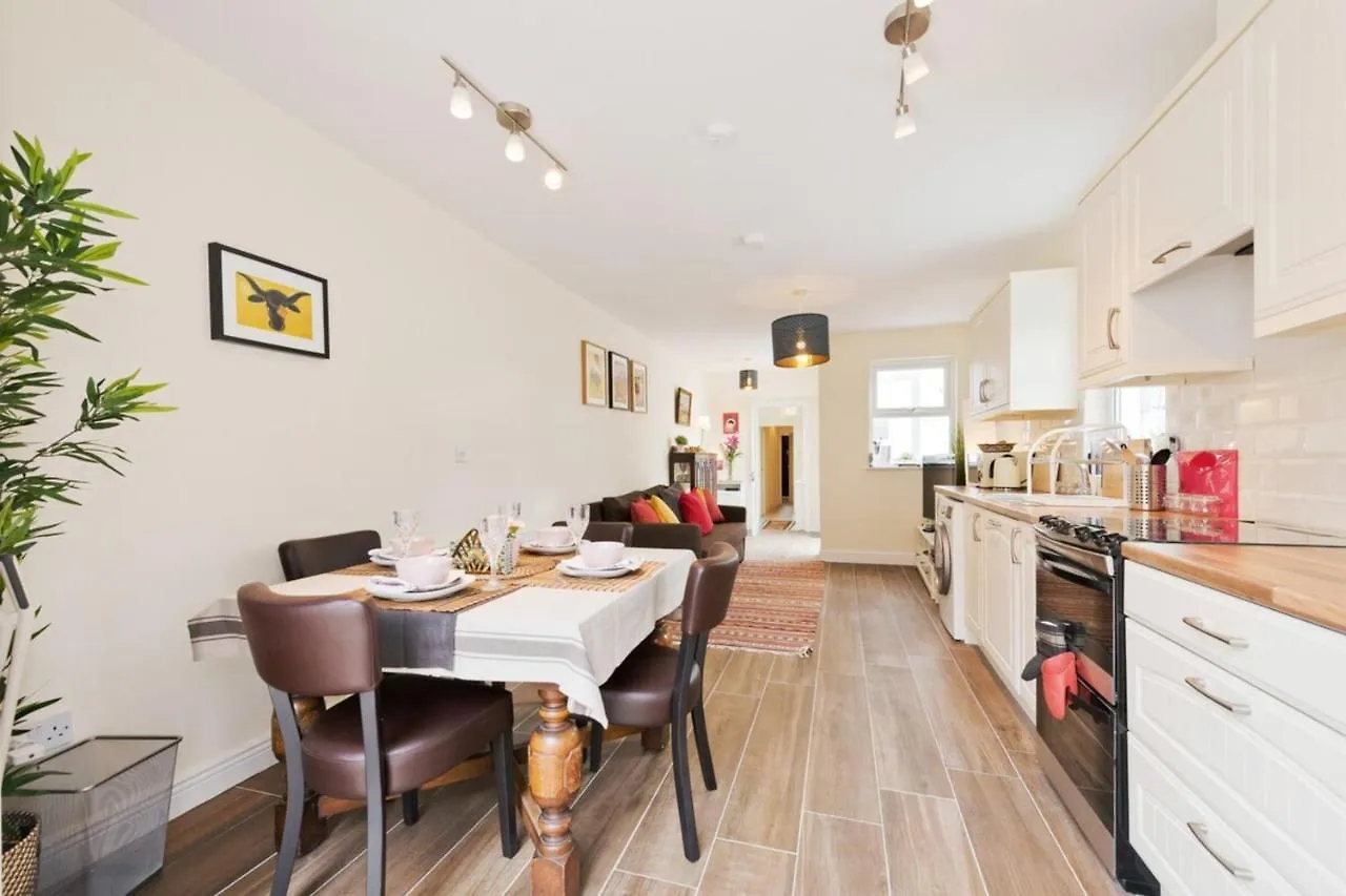 Charming Riverside Apartment - Minutes From City Dublin