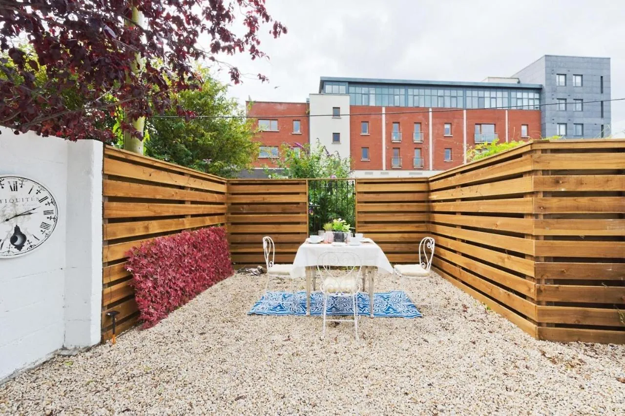 Charming Riverside Apartment - Minutes From City Dublin