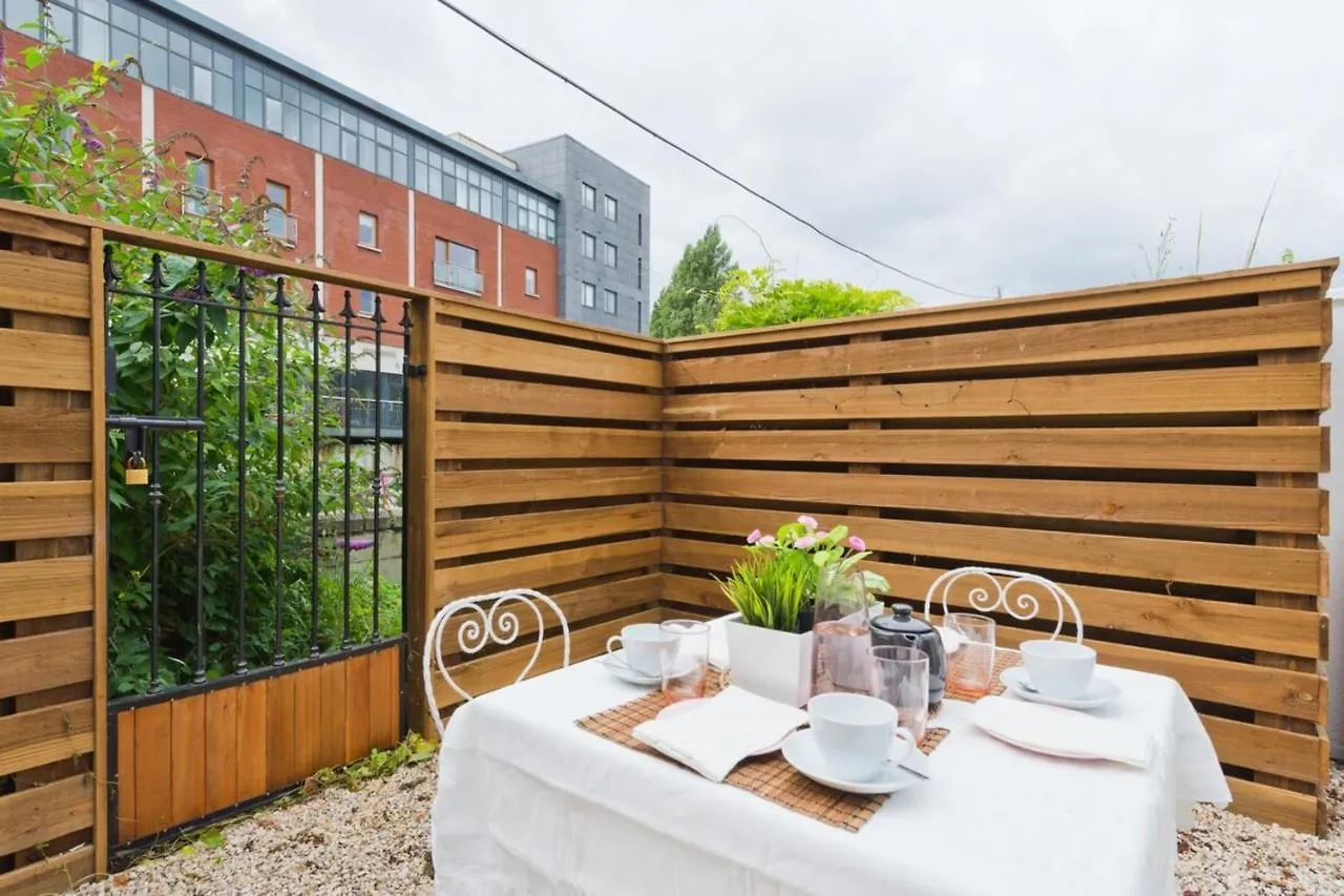 Charming Riverside Apartment - Minutes From City Dublin