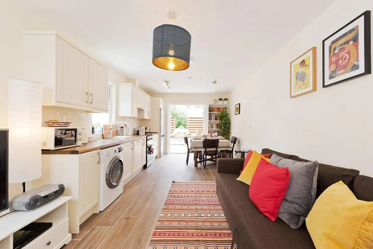 Charming Riverside Apartment - Minutes From City Dublin Ireland